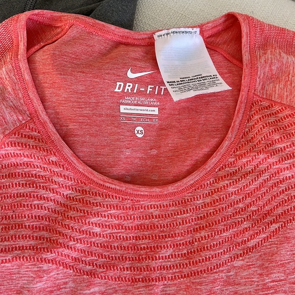 NIKE TOPS - Picture 4 of 9